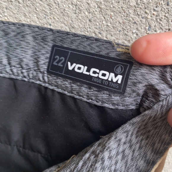 Volcom Youth Quick Dry Shorts Size 22 Waist - Picture 9 of 10